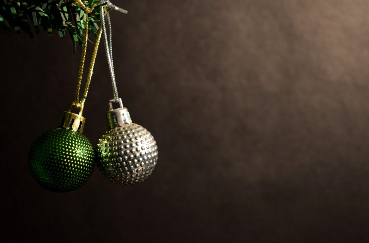 The Perfect Guide to Christmas Ornaments: Festive Decor for Kids and Adults