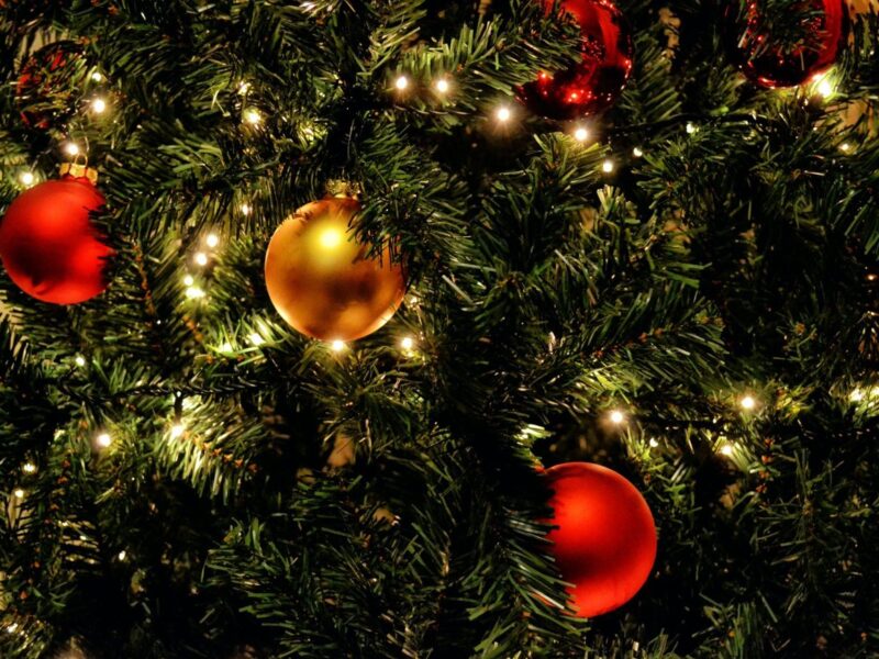 The Charm of a 7-Foot Pre-Lit Tree