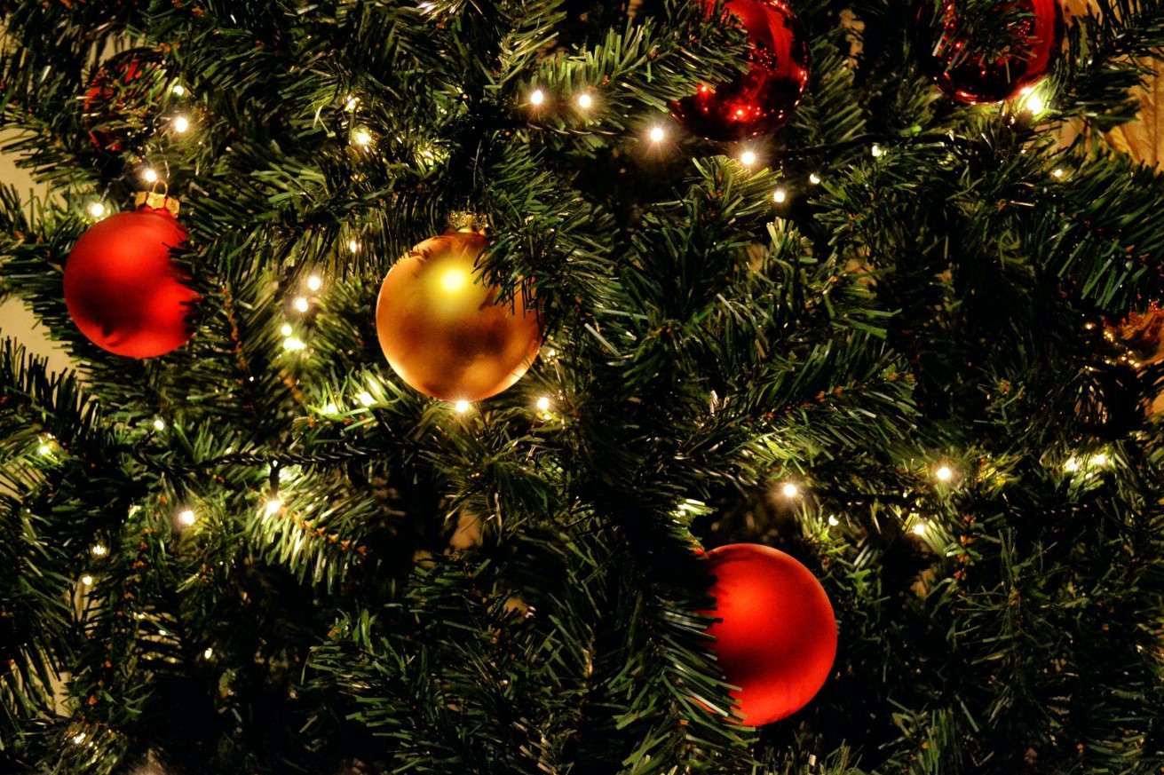 The Charm of a 7-Foot Pre-Lit Tree